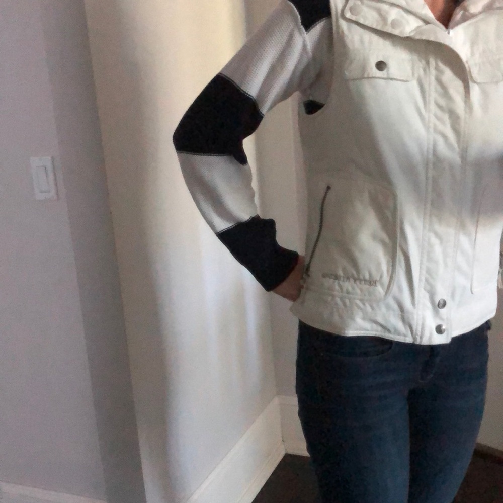 White Vest - image 6